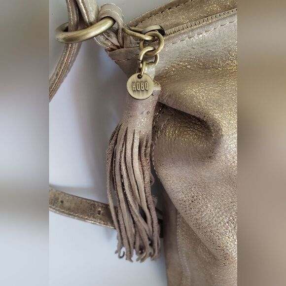 Hobo Blaze Convertible Bucket Bag Backpack in Gold Metallic Leather - Picture 5 of 16